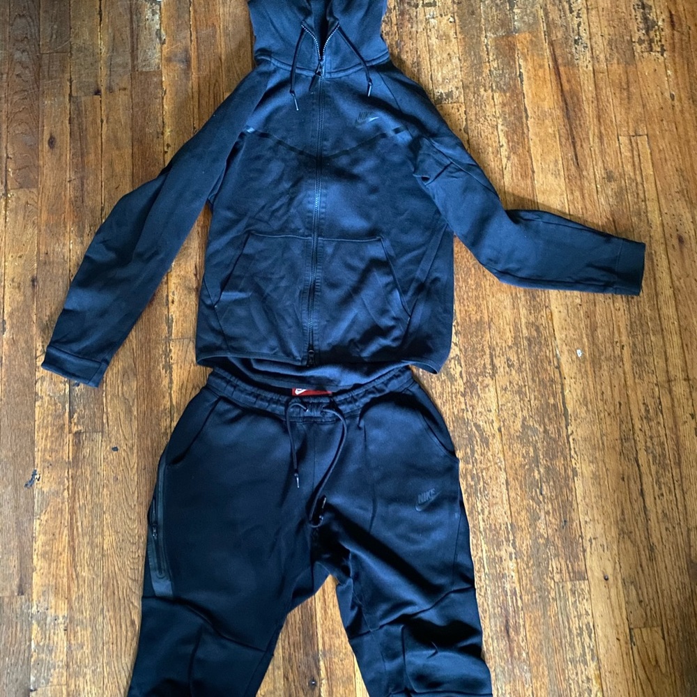 Nike Men’s Tech Suit